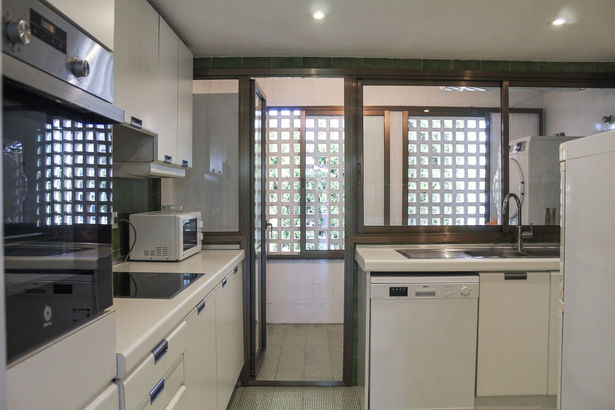 3 Bed Apartment for sale in Puerto Banús Costa Del Sol, Málaga, Spain