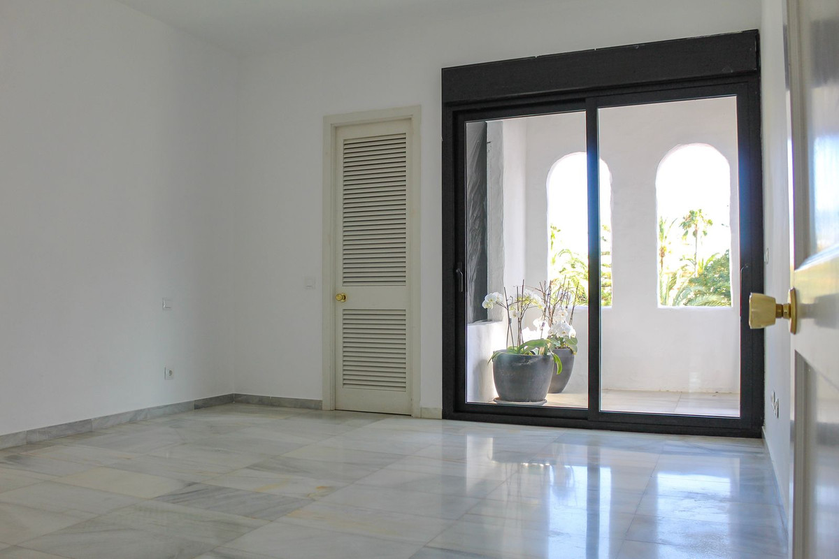 3 Bed Apartment for sale in Puerto Banús Costa Del Sol, Málaga, Spain