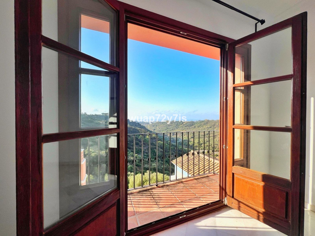 3 Bed Townhouse for sale in Benahavís Costa Del Sol, Málaga, Spain