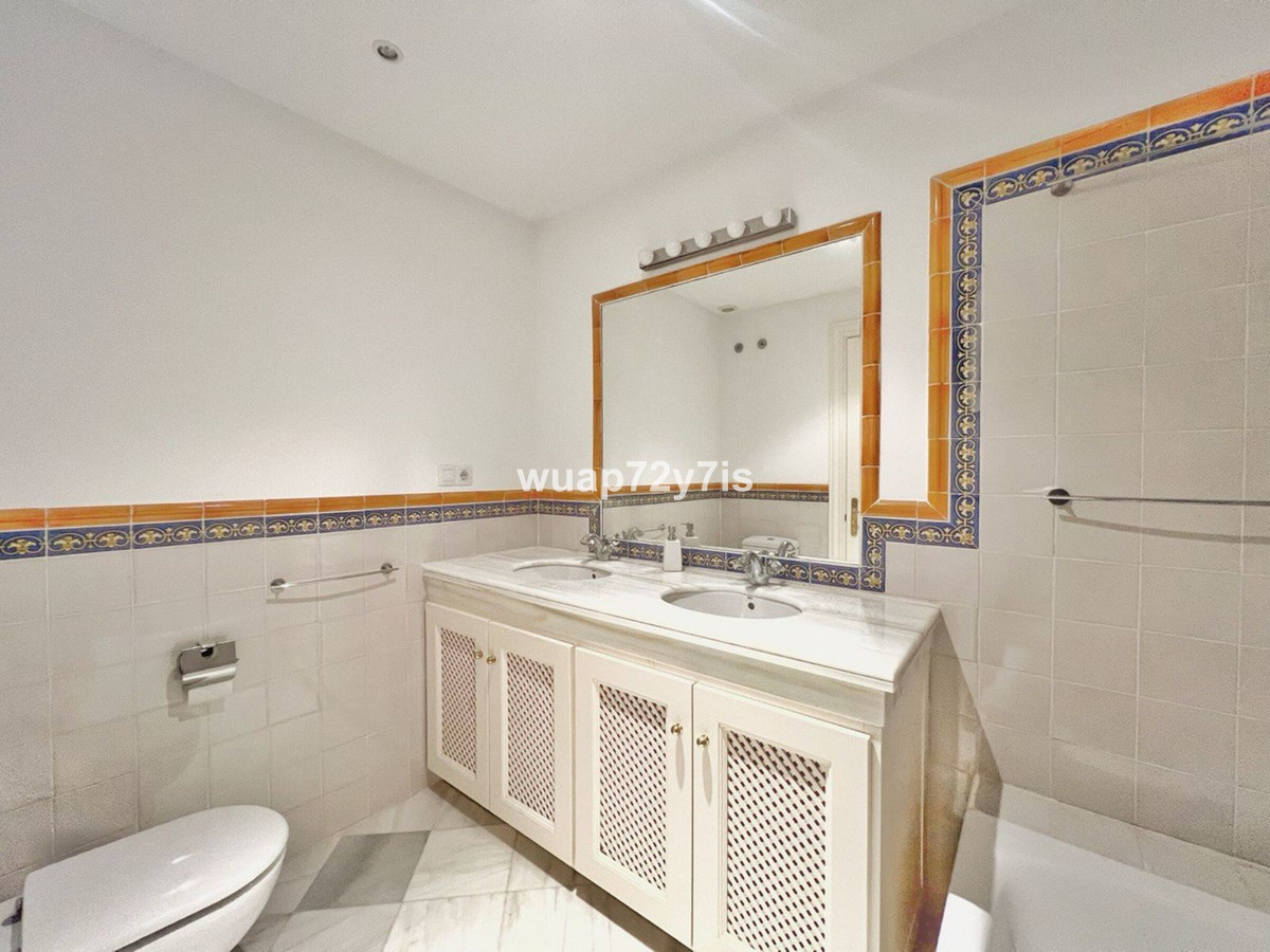 3 Bed Townhouse for sale in Benahavís Costa Del Sol, Málaga, Spain