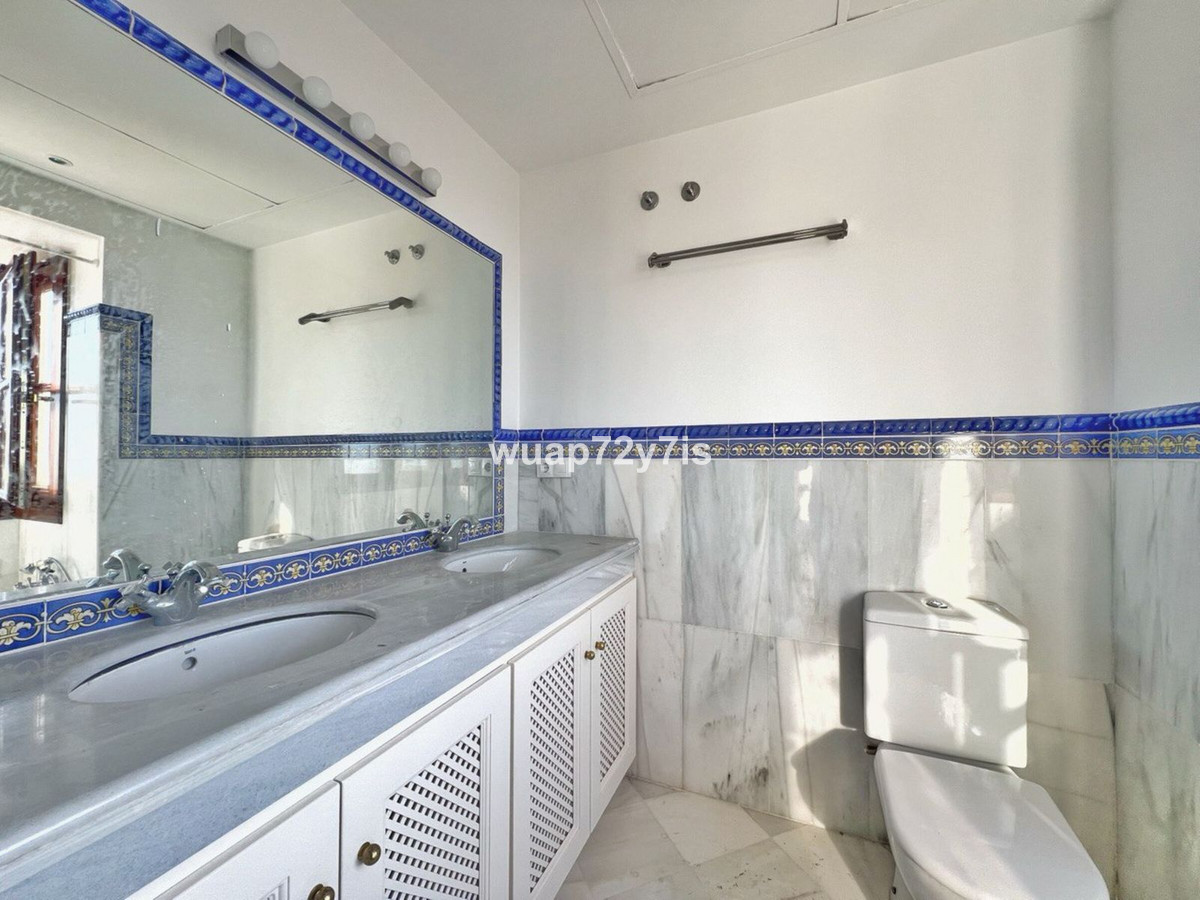 3 Bed Townhouse for sale in Benahavís Costa Del Sol, Málaga, Spain