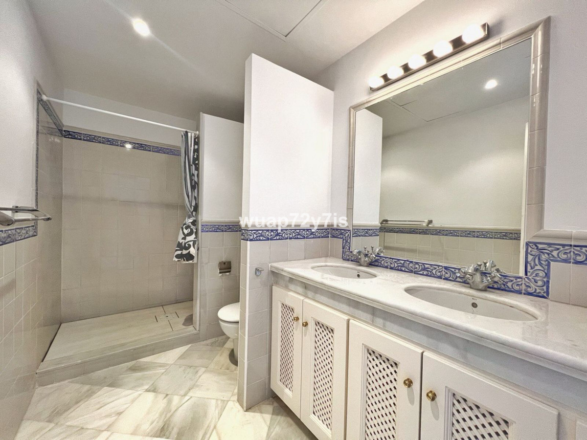 3 Bed Townhouse for sale in Benahavís Costa Del Sol, Málaga, Spain
