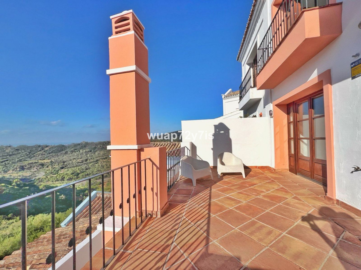 3 Bed Townhouse for sale in Benahavís Costa Del Sol, Málaga, Spain