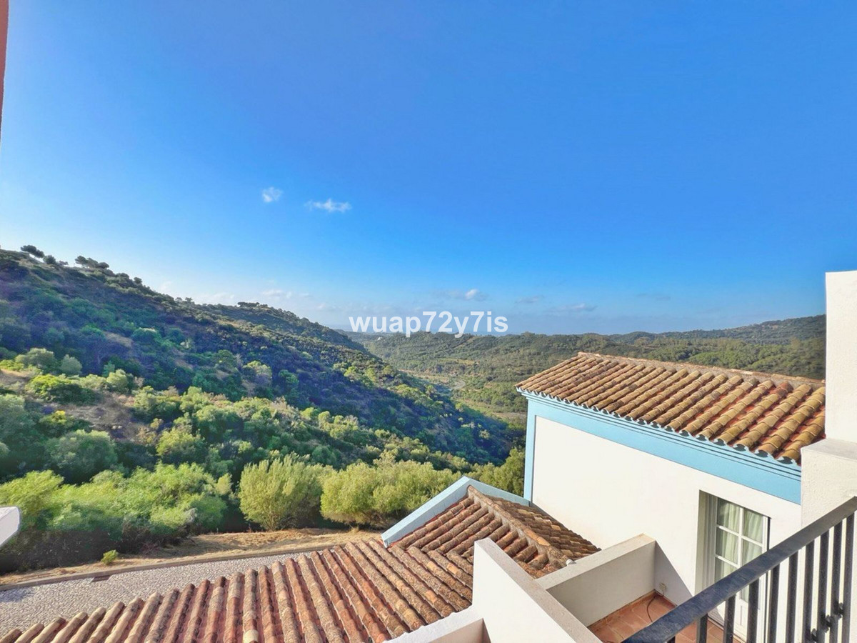 3 Bed Townhouse for sale in Benahavís Costa Del Sol, Málaga, Spain