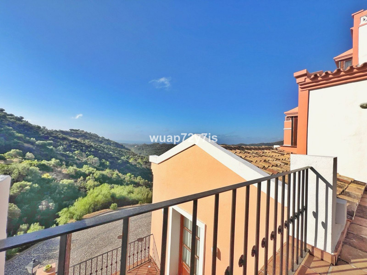 3 Bed Townhouse for sale in Benahavís Costa Del Sol, Málaga, Spain