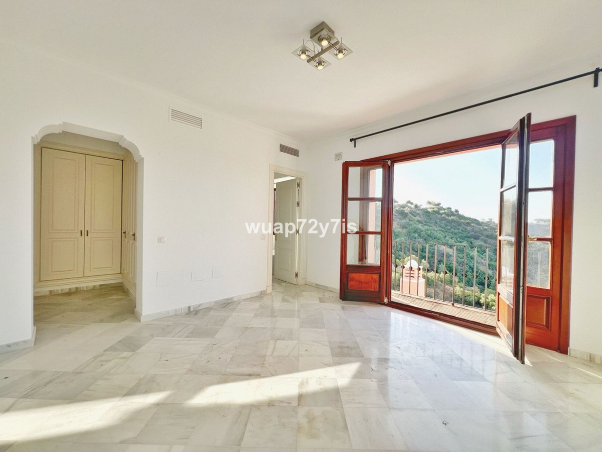 3 Bed Townhouse for sale in Benahavís Costa Del Sol, Málaga, Spain