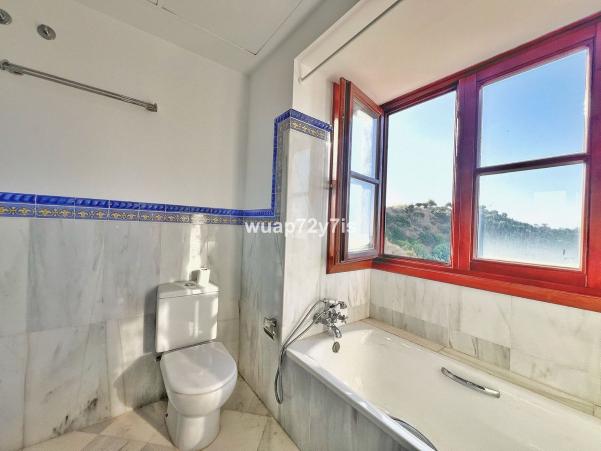 3 Bed Townhouse for sale in Benahavís Costa Del Sol, Málaga, Spain