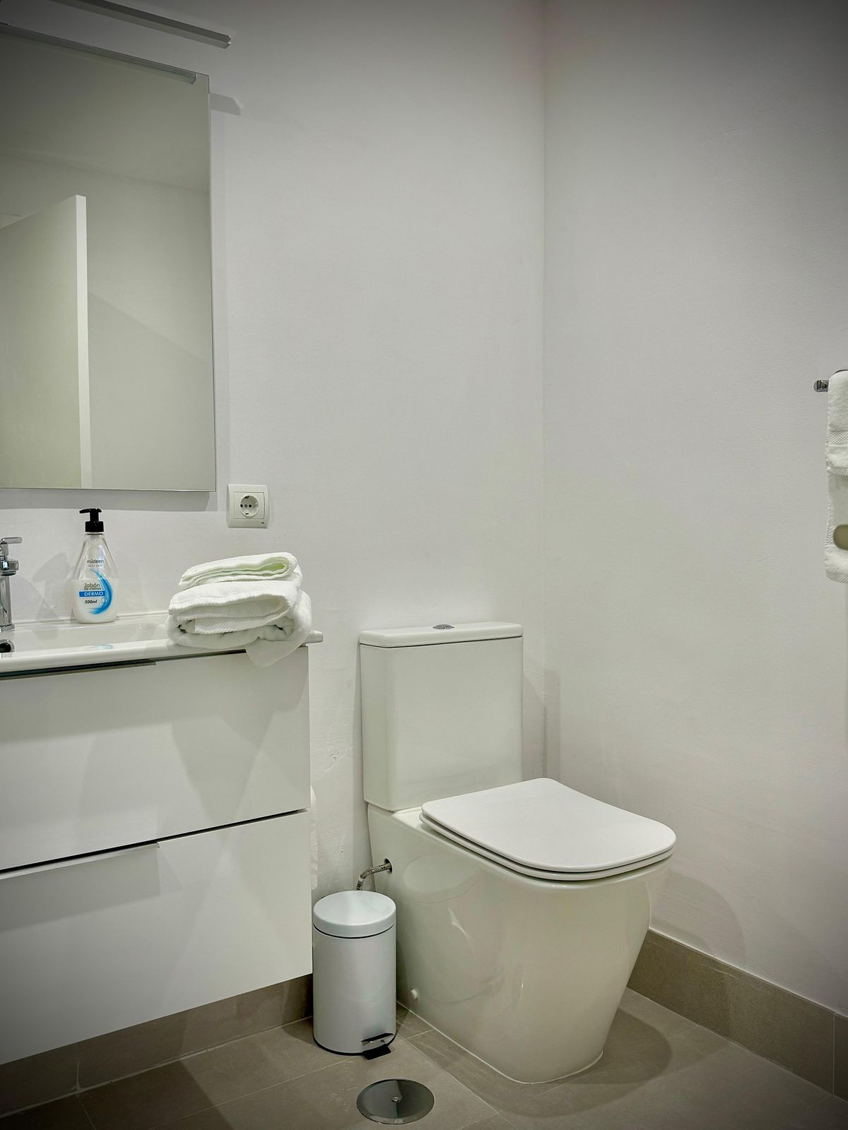 Se vende Apartamento Planta Media de 2 dormitorios en Costa Del Sol, Málaga, España