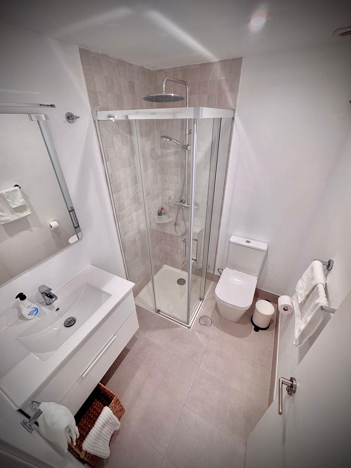 Se vende Apartamento Planta Media de 2 dormitorios en Costa Del Sol, Málaga, España