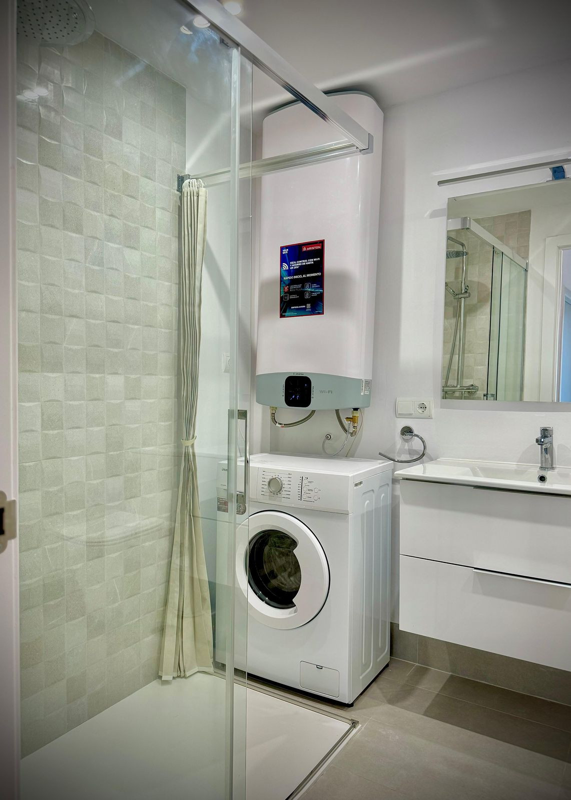Se vende Apartamento Planta Media de 2 dormitorios en Costa Del Sol, Málaga, España