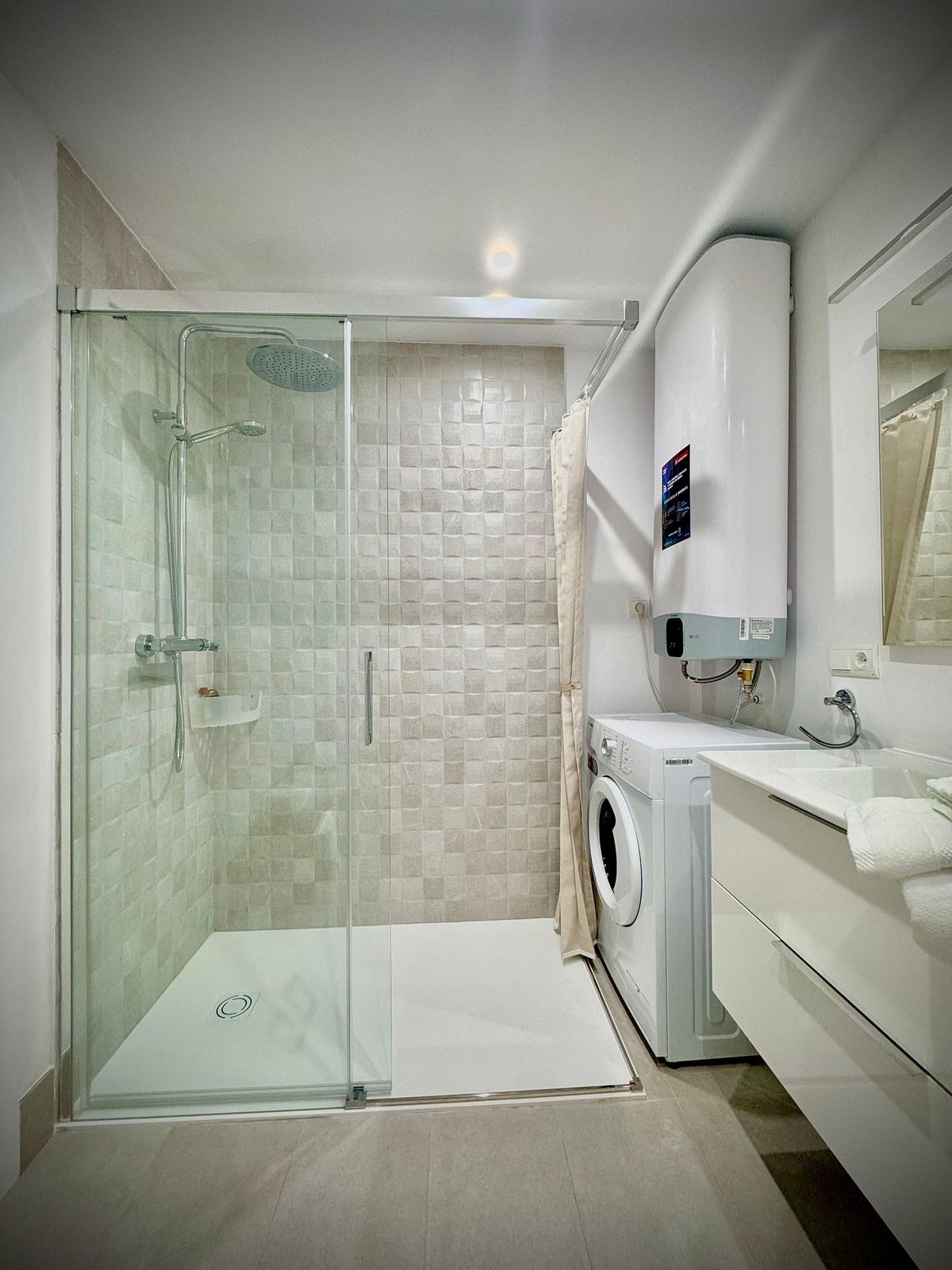 Se vende Apartamento Planta Media de 2 dormitorios en Costa Del Sol, Málaga, España