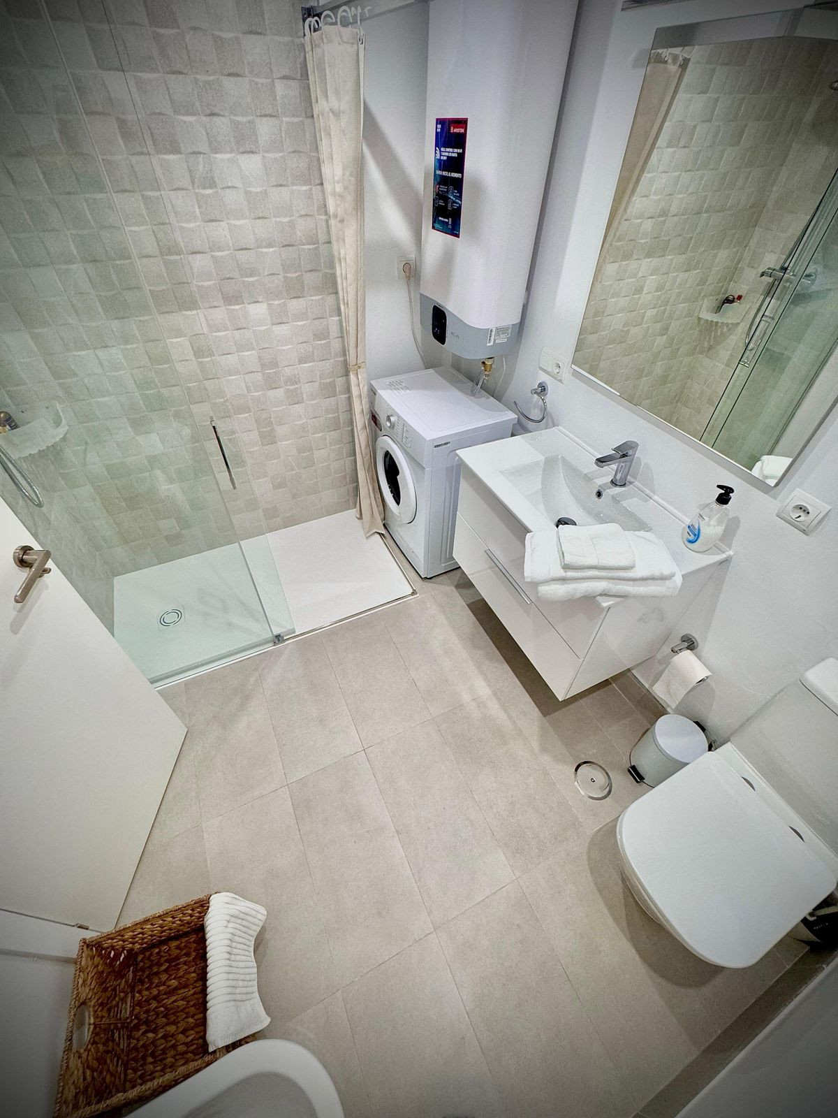 Se vende Apartamento Planta Media de 2 dormitorios en Costa Del Sol, Málaga, España