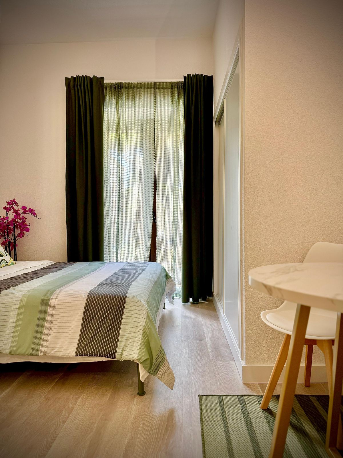 Se vende Apartamento Planta Media de 2 dormitorios en Costa Del Sol, Málaga, España
