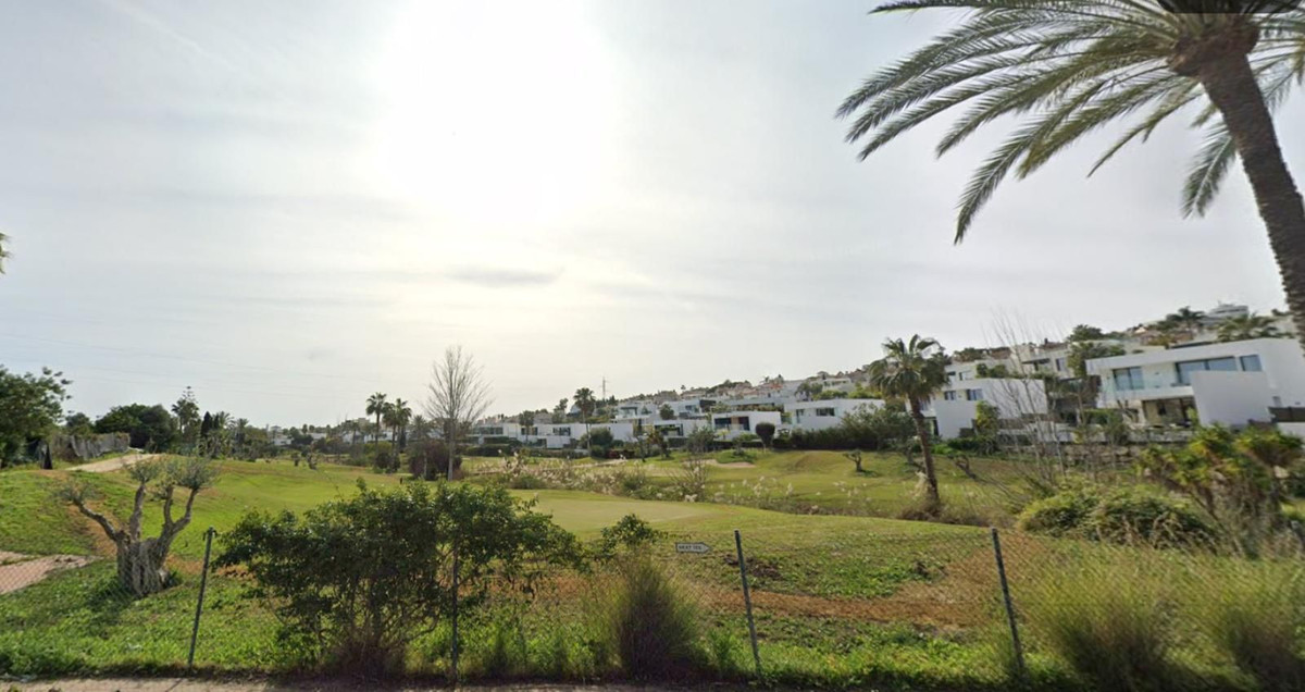 Plots for sale in El Paraiso Costa Del Sol, Málaga, Spain