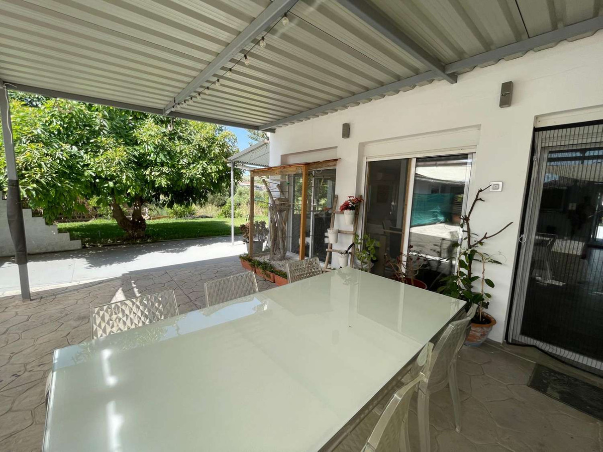 Se vende Villa - Chalet de 5 dormitorios en Costa Del Sol, Málaga, España