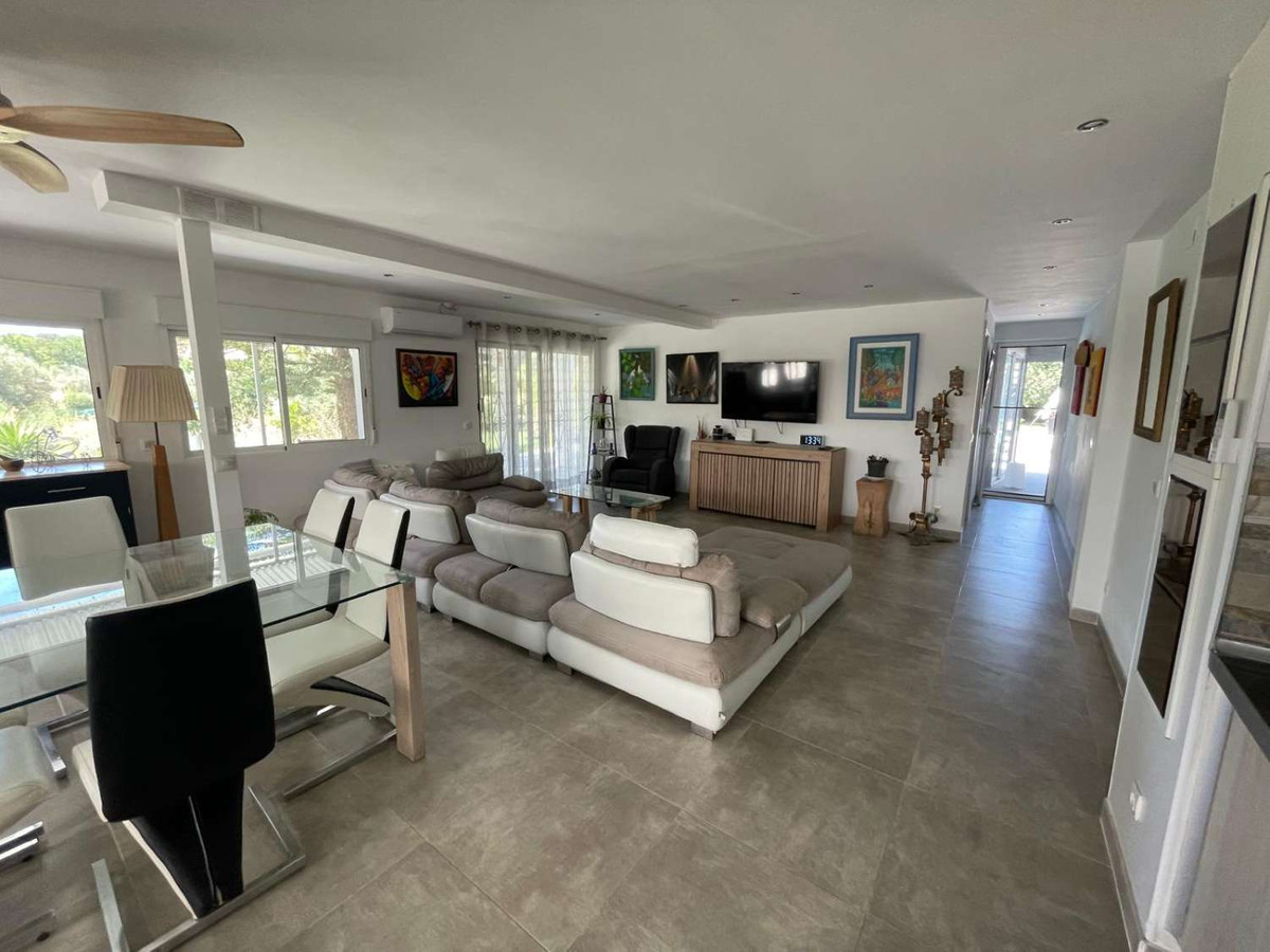 Se vende Villa - Chalet de 5 dormitorios en Costa Del Sol, Málaga, España