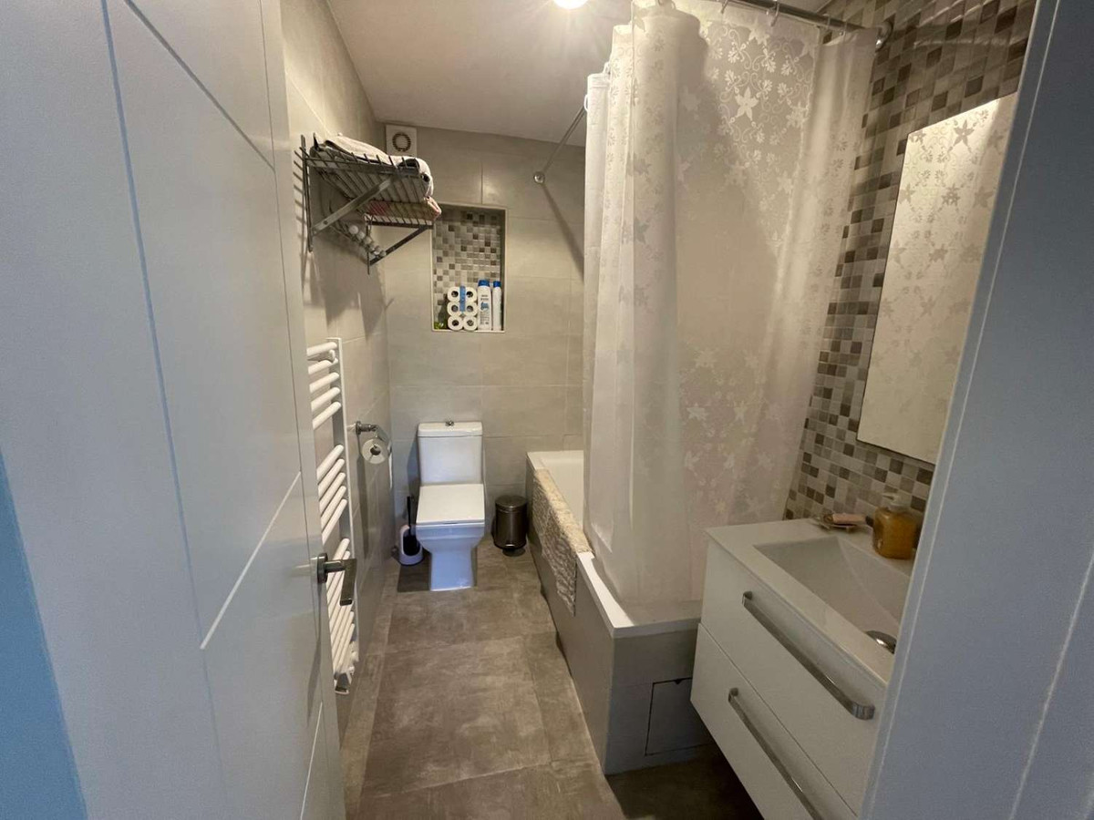 Se vende Villa - Chalet de 5 dormitorios en Costa Del Sol, Málaga, España
