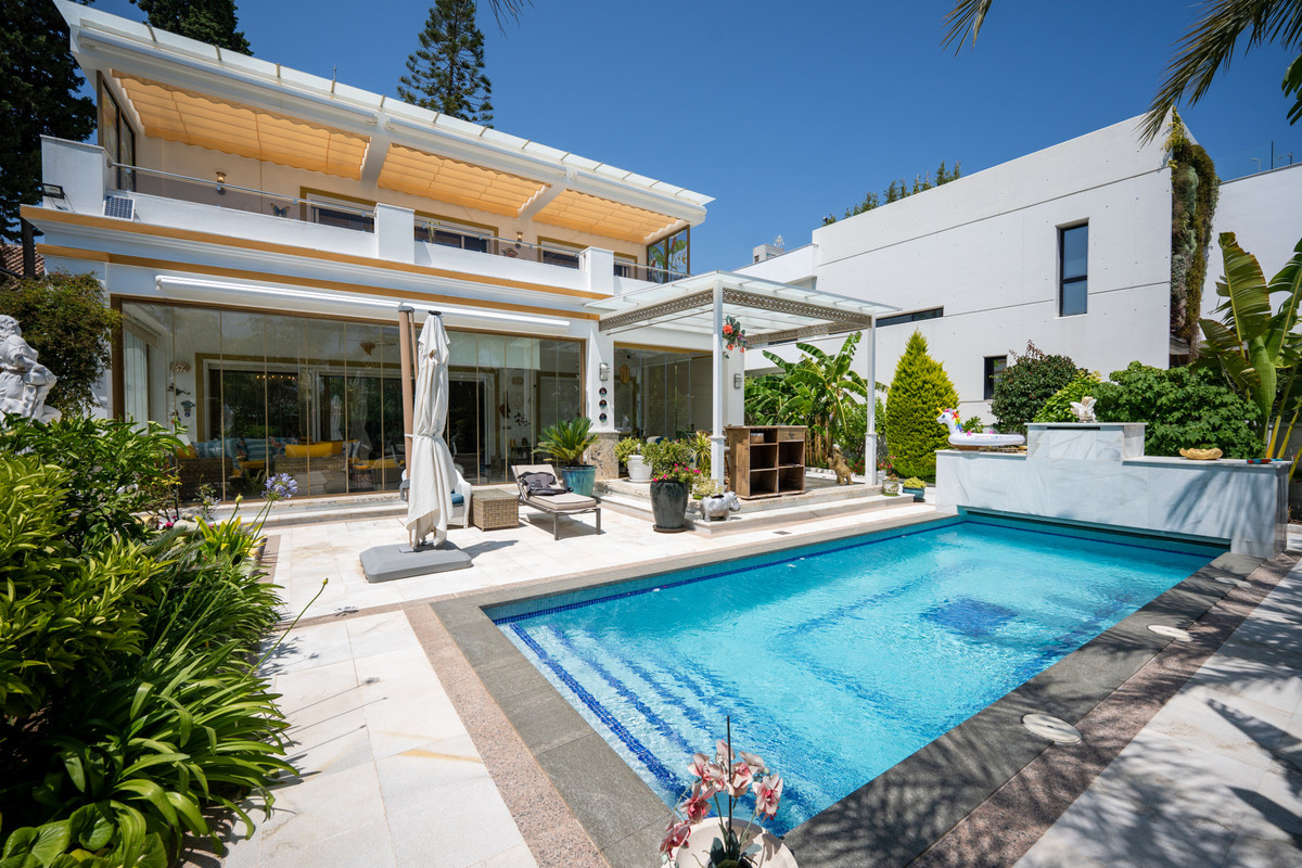 Se vende Villa - Chalet de 4 dormitorios en Costa Del Sol, Málaga, España