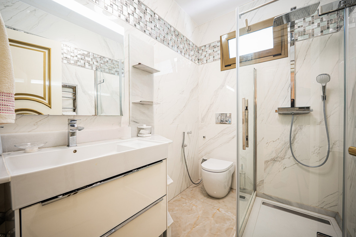 Se vende Villa - Chalet de 4 dormitorios en Costa Del Sol, Málaga, España
