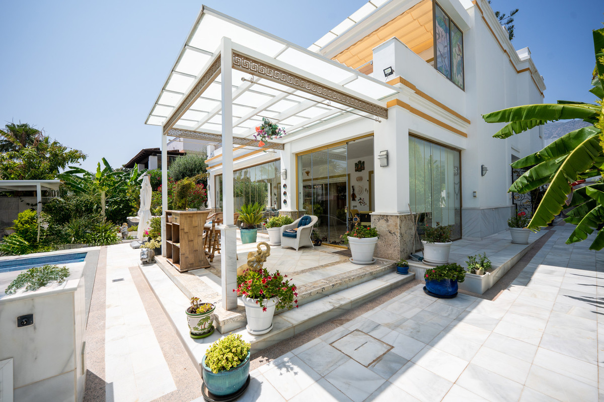 Se vende Villa - Chalet de 4 dormitorios en Costa Del Sol, Málaga, España