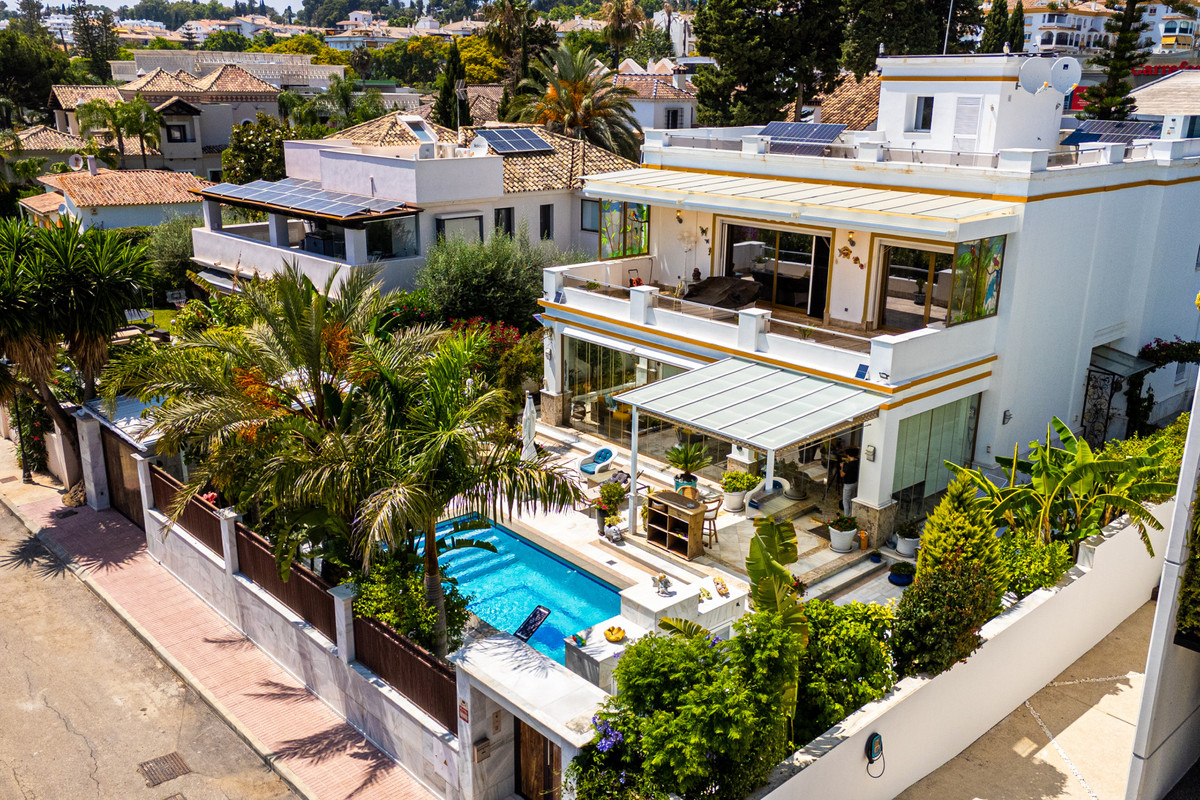 Se vende Villa - Chalet de 4 dormitorios en Costa Del Sol, Málaga, España