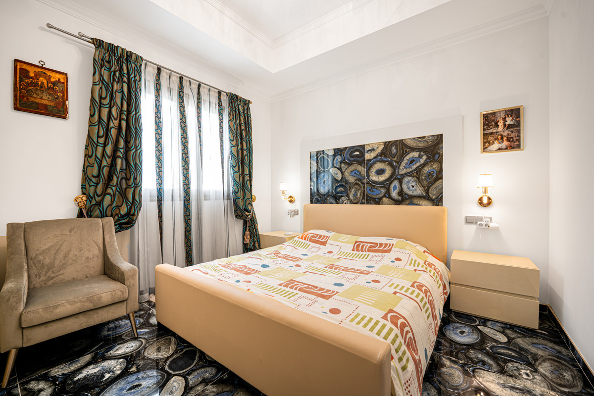 Se vende Villa - Chalet de 4 dormitorios en Costa Del Sol, Málaga, España