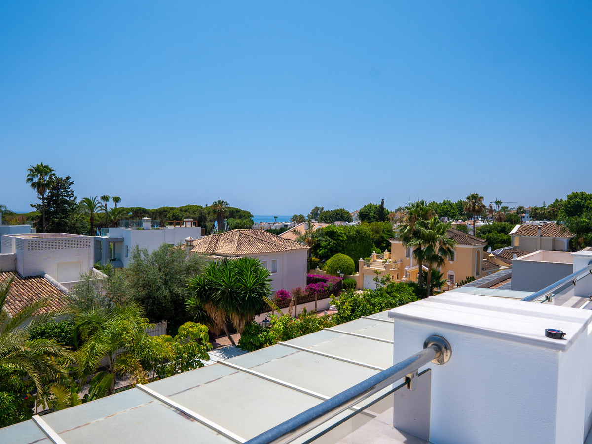 Se vende Villa - Chalet de 4 dormitorios en Costa Del Sol, Málaga, España