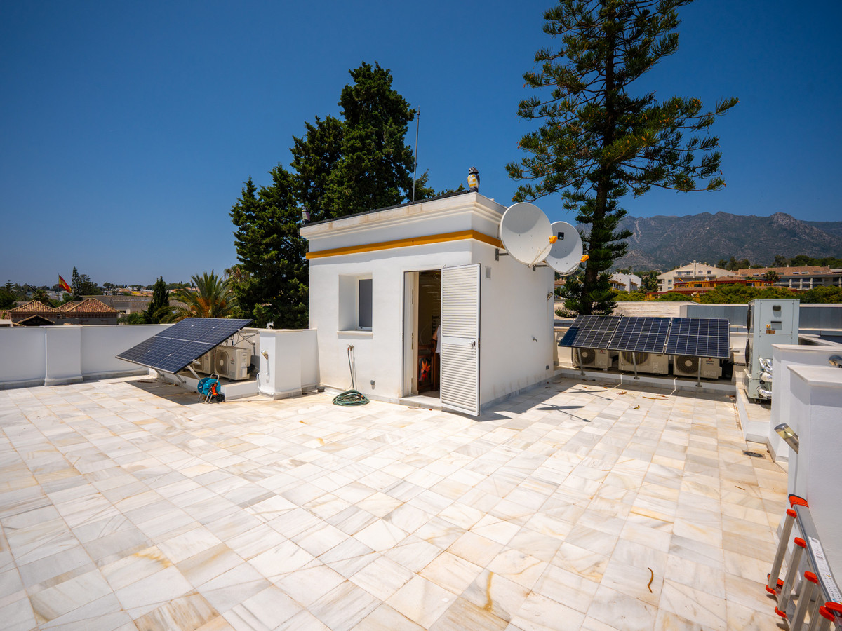 Se vende Villa - Chalet de 4 dormitorios en Costa Del Sol, Málaga, España