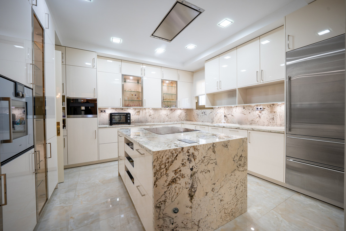 Se vende Villa - Chalet de 4 dormitorios en Costa Del Sol, Málaga, España