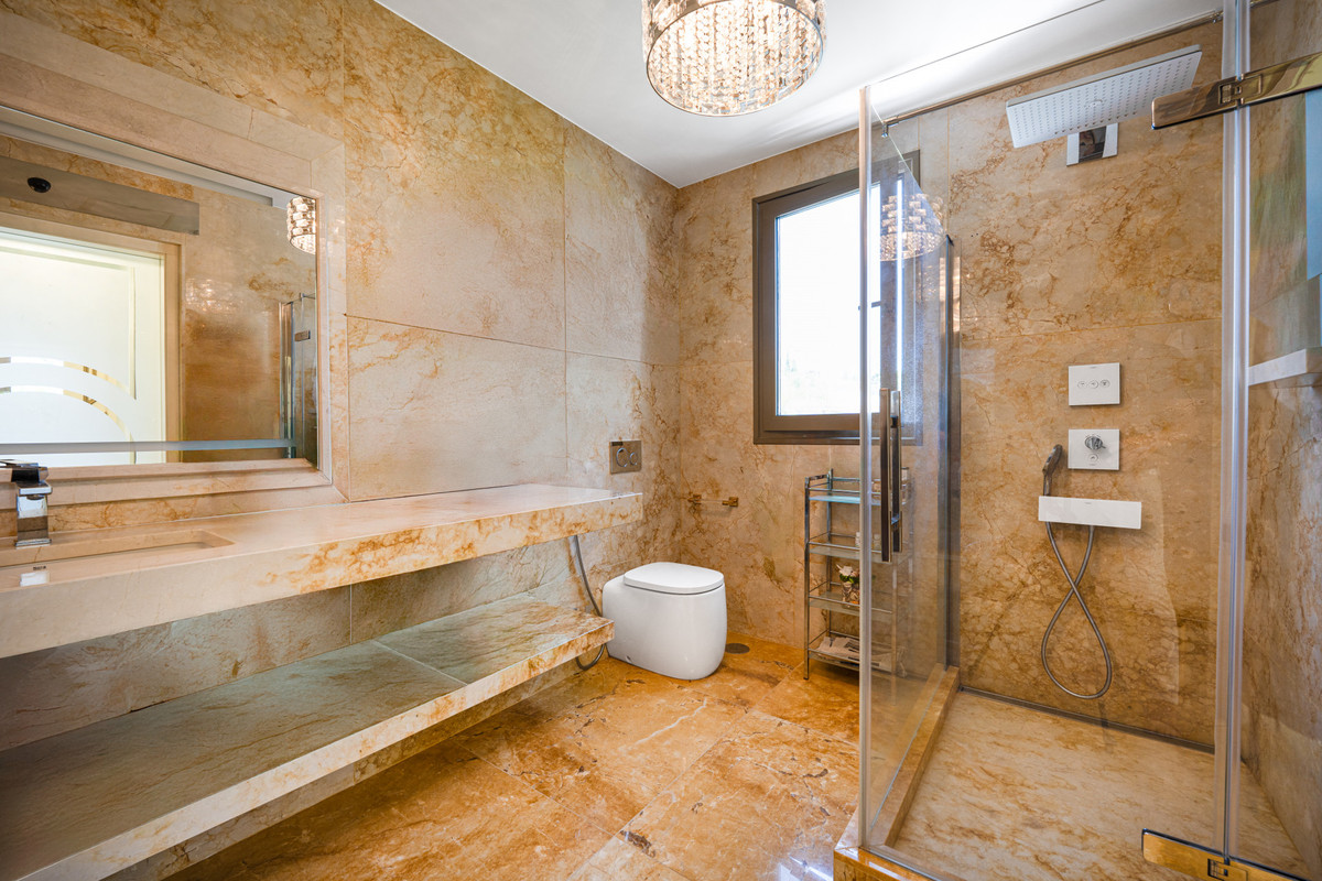 Se vende Villa - Chalet de 4 dormitorios en Costa Del Sol, Málaga, España