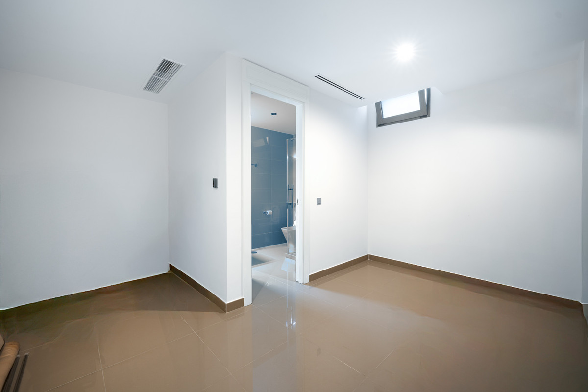 Se vende Villa - Chalet de 4 dormitorios en Costa Del Sol, Málaga, España