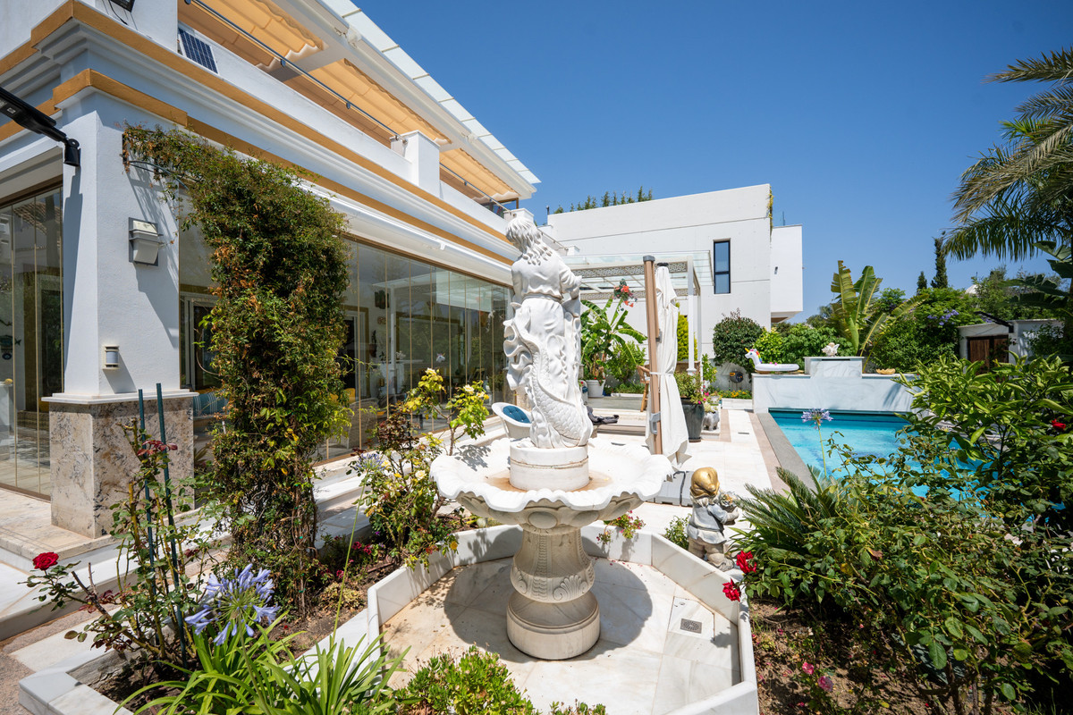 Se vende Villa - Chalet de 4 dormitorios en Costa Del Sol, Málaga, España