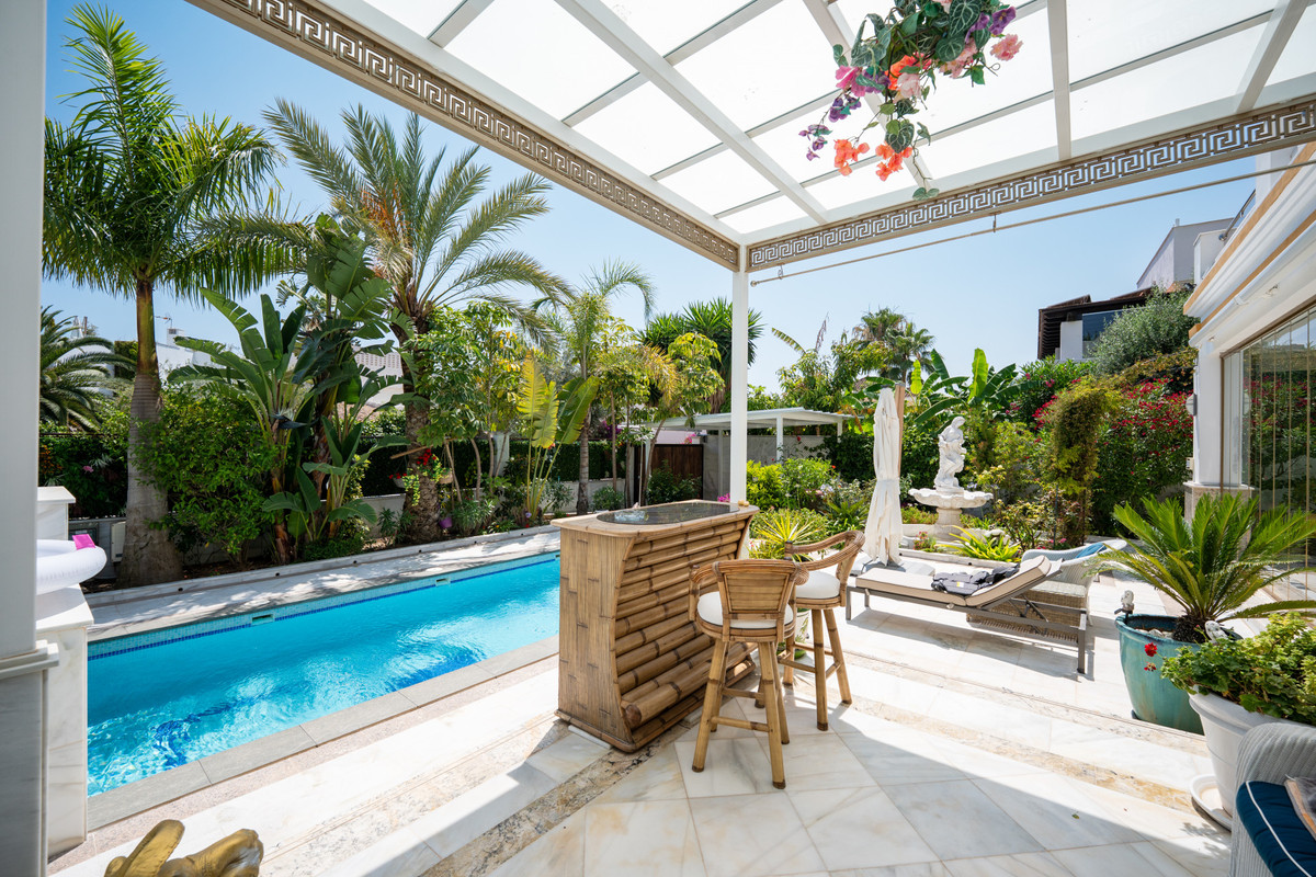 Se vende Villa - Chalet de 4 dormitorios en Costa Del Sol, Málaga, España