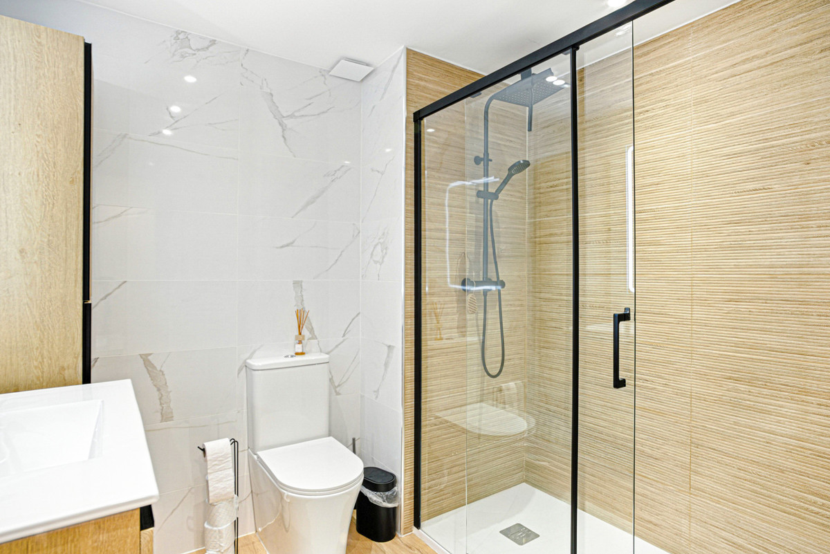 Se vende Apartamento Planta Media de 2 dormitorios en Costa Del Sol, Málaga, España