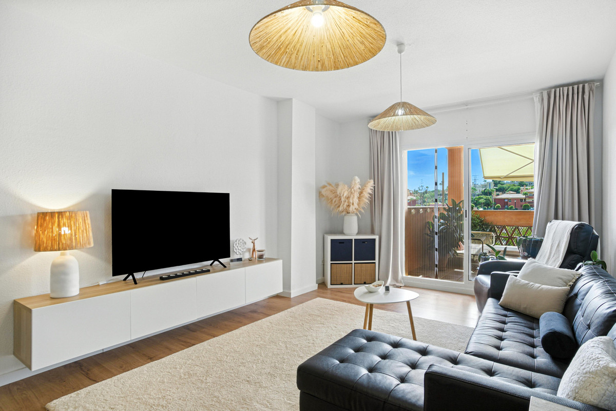 Se vende Apartamento Planta Media de 2 dormitorios en Costa Del Sol, Málaga, España