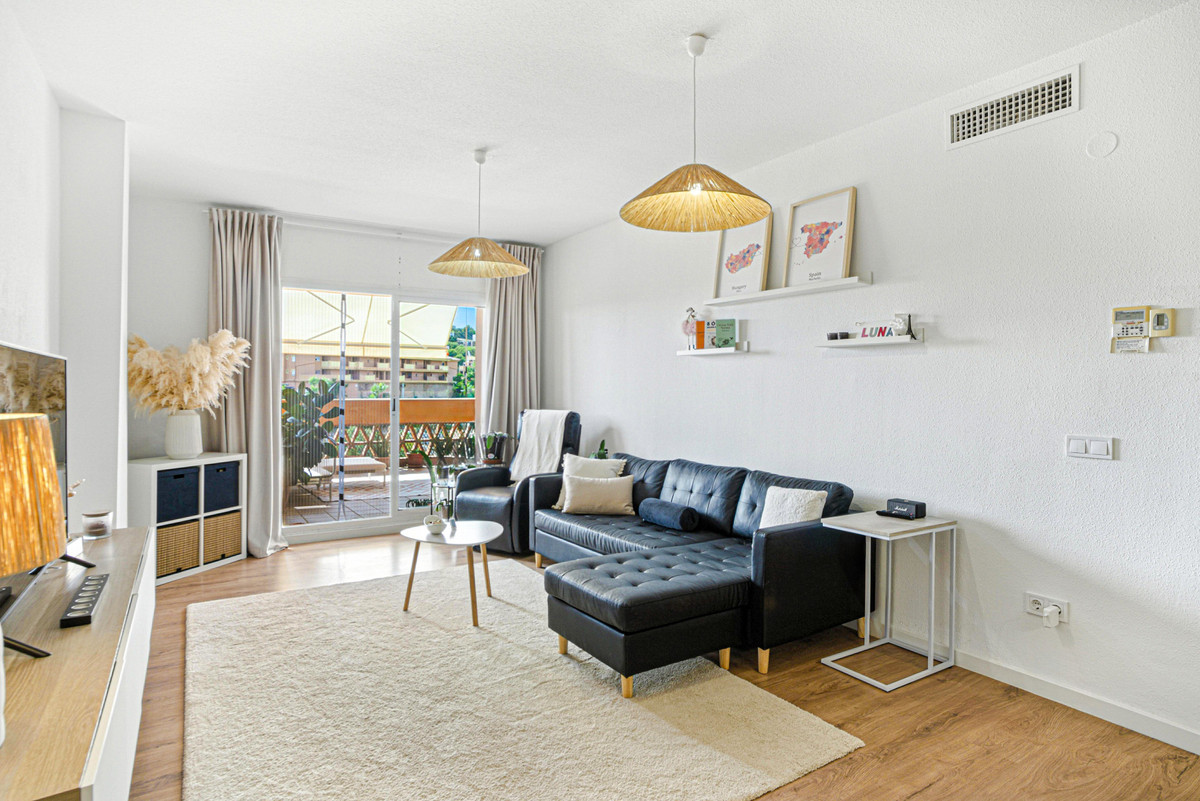 Se vende Apartamento Planta Media de 2 dormitorios en Costa Del Sol, Málaga, España