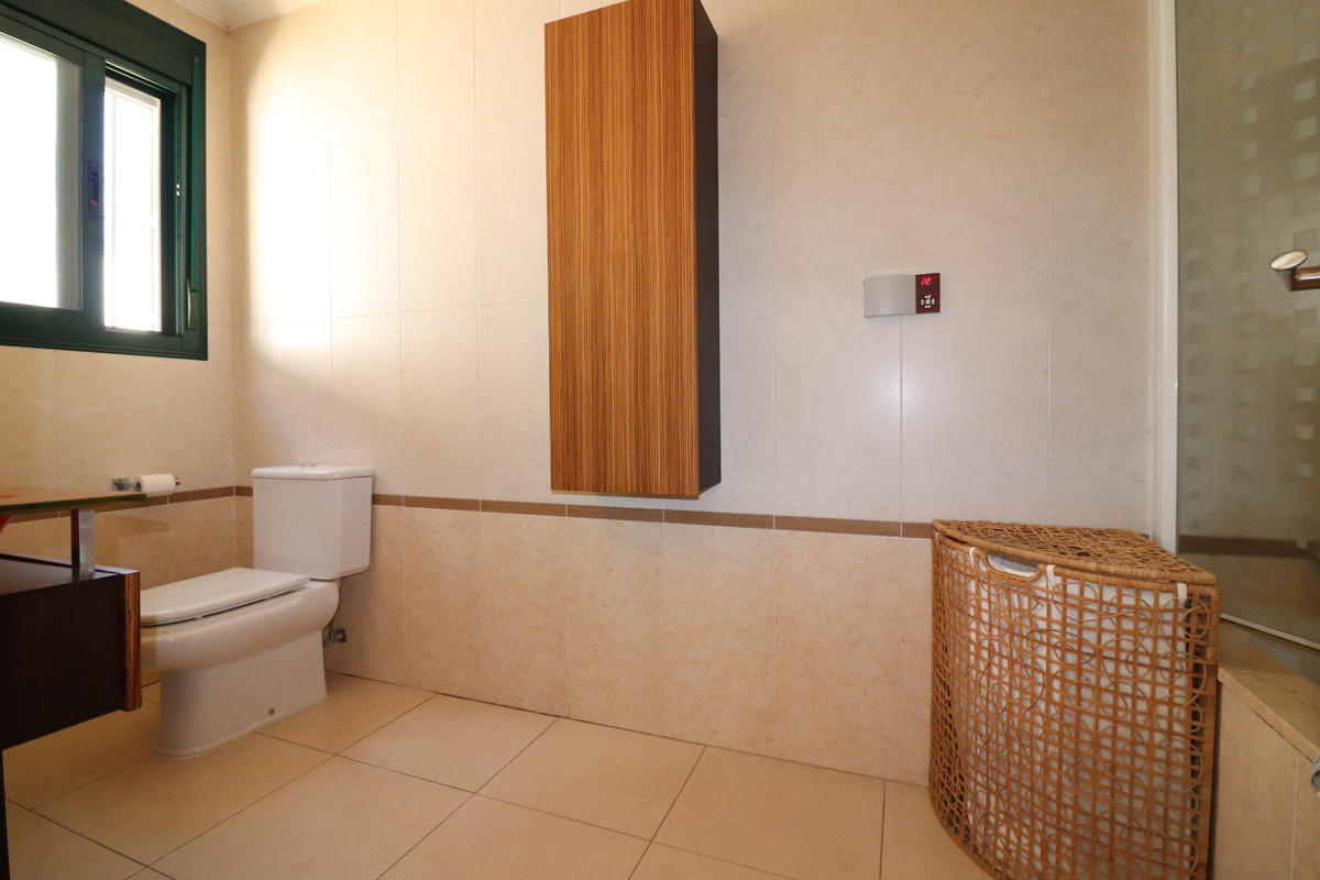 Se vende Villa - Chalet de 4 dormitorios en Costa Blanca, Alicante, España