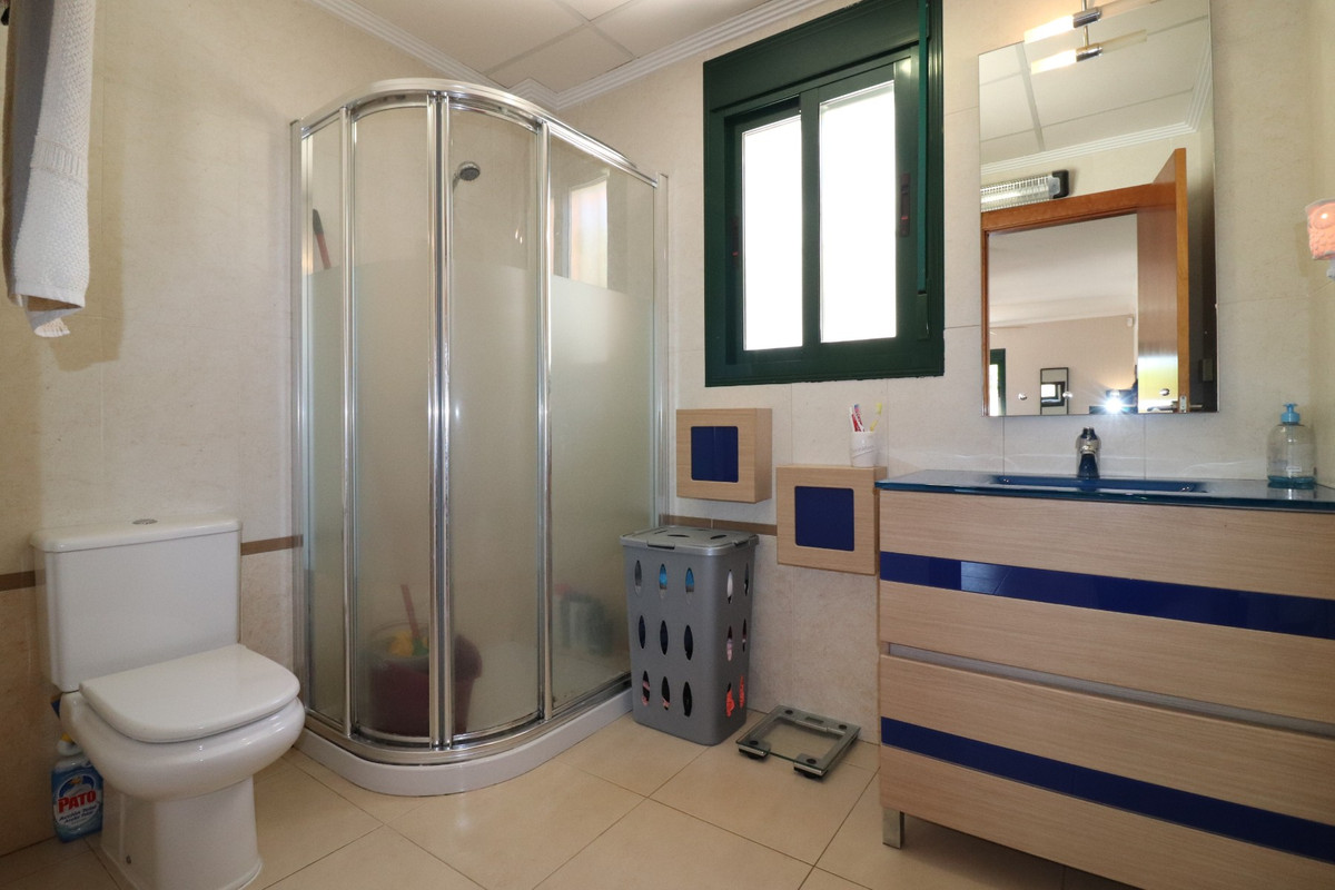 Se vende Villa - Chalet de 4 dormitorios en Costa Blanca, Alicante, España