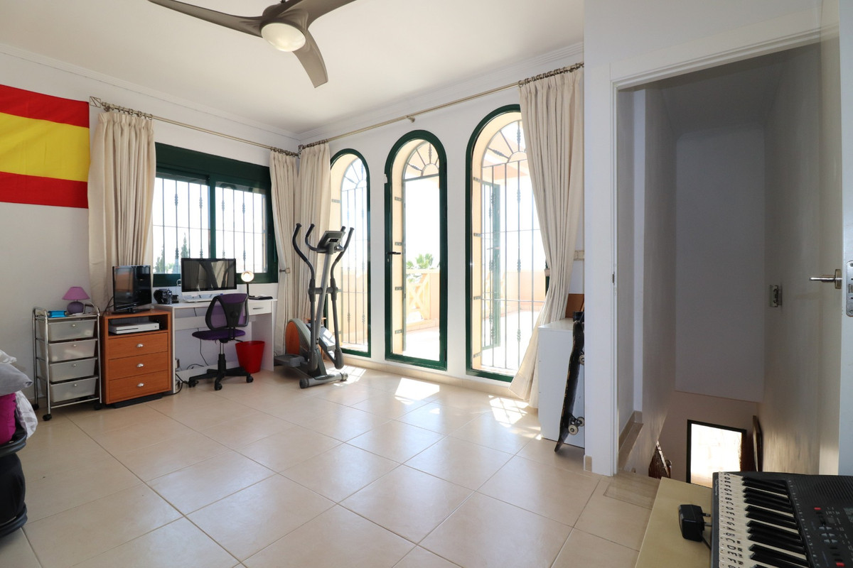 Se vende Villa - Chalet de 4 dormitorios en Costa Blanca, Alicante, España