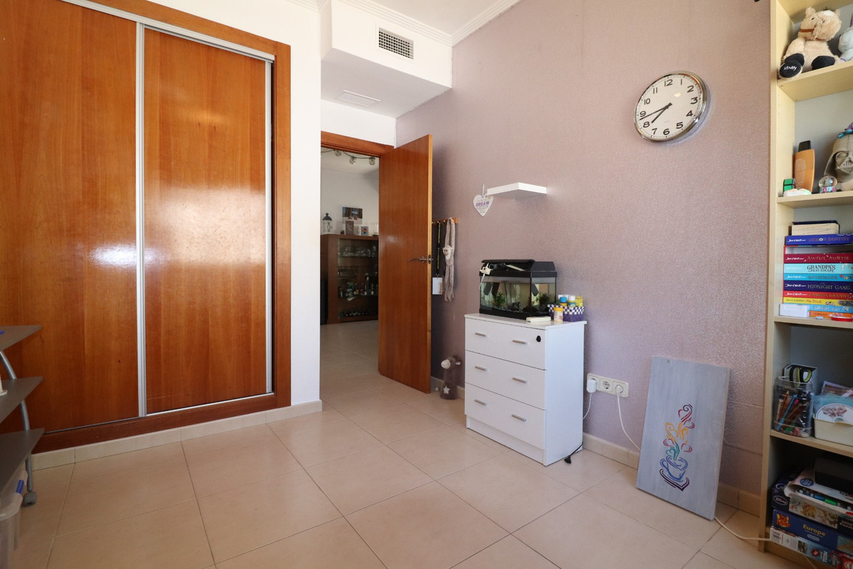 Se vende Villa - Chalet de 4 dormitorios en Costa Blanca, Alicante, España