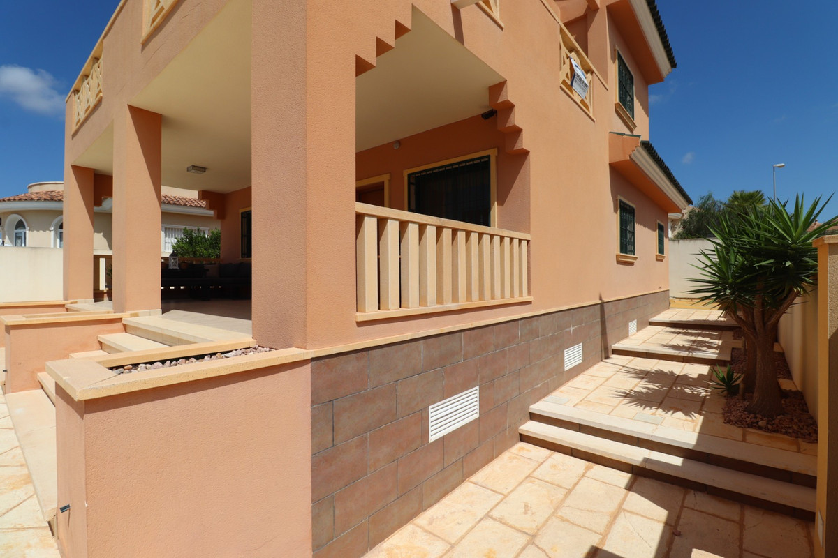 Se vende Villa - Chalet de 4 dormitorios en Costa Blanca, Alicante, España