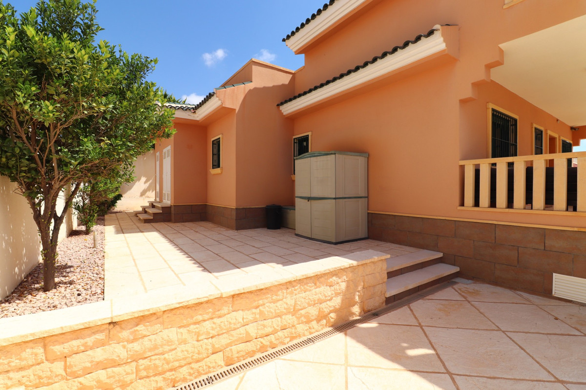 Se vende Villa - Chalet de 4 dormitorios en Costa Blanca, Alicante, España