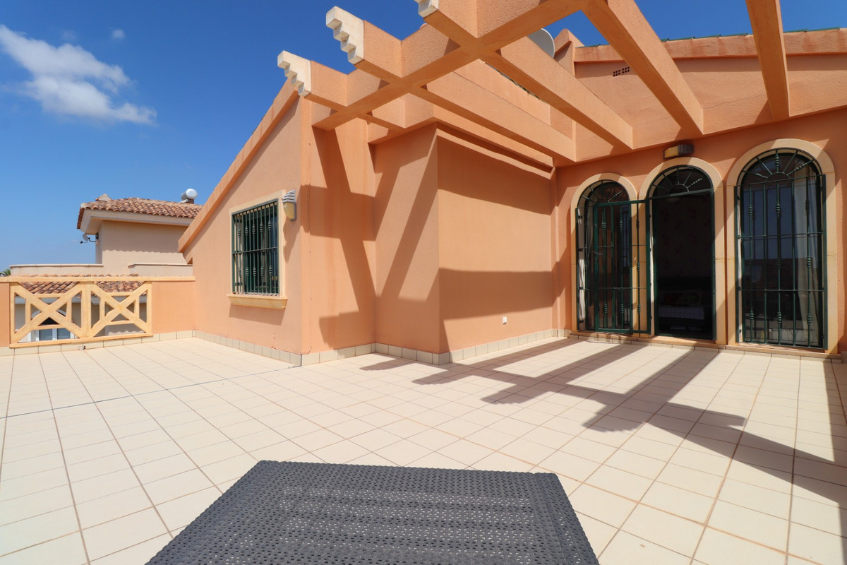 Se vende Villa - Chalet de 4 dormitorios en Costa Blanca, Alicante, España