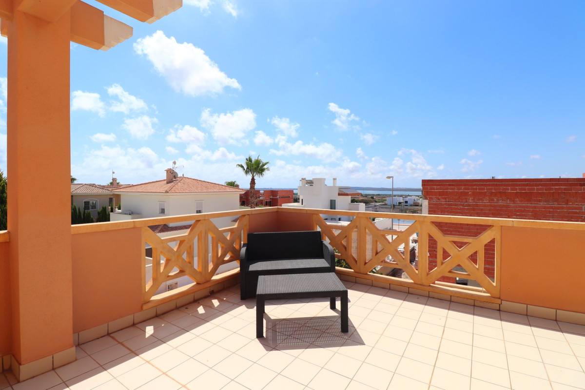 Se vende Villa - Chalet de 4 dormitorios en Costa Blanca, Alicante, España