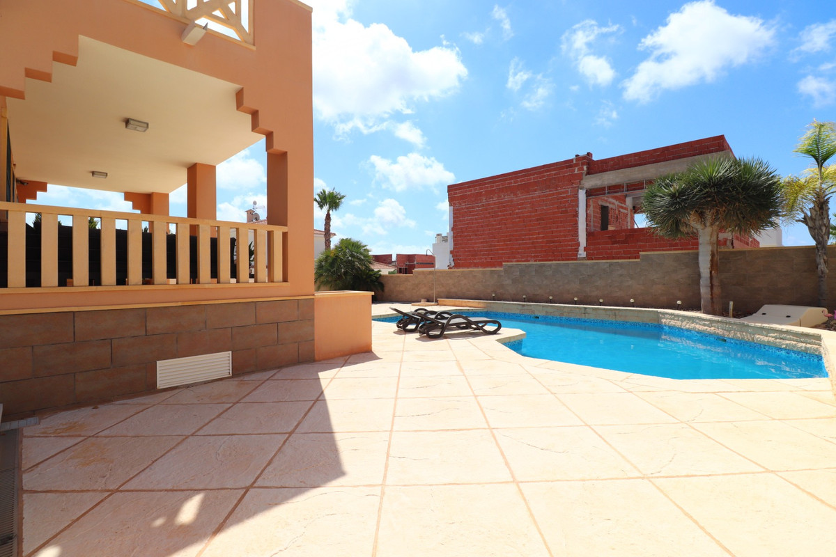 Se vende Villa - Chalet de 4 dormitorios en Costa Blanca, Alicante, España