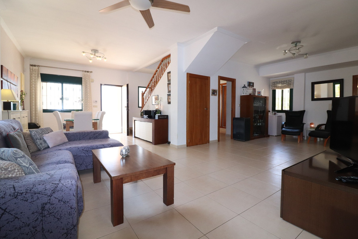 Se vende Villa - Chalet de 4 dormitorios en Costa Blanca, Alicante, España