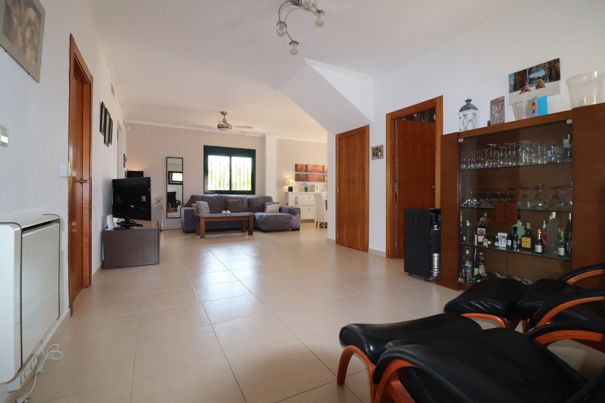 Se vende Villa - Chalet de 4 dormitorios en Costa Blanca, Alicante, España