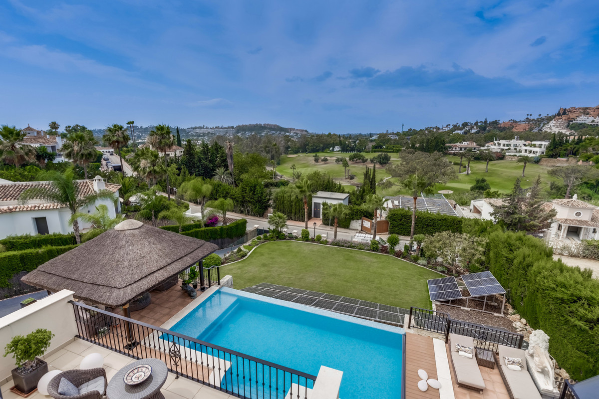4 Bed Townhouse for sale in Nueva Andalucía Costa Del Sol, Málaga, Spain