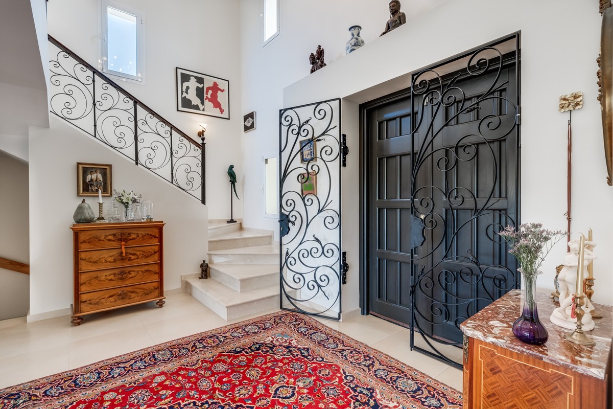 4 Bed Townhouse for sale in Nueva Andalucía Costa Del Sol, Málaga, Spain