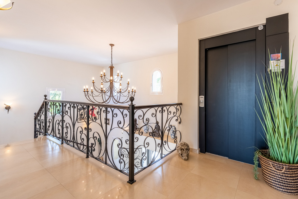 4 Bed Townhouse for sale in Nueva Andalucía Costa Del Sol, Málaga, Spain
